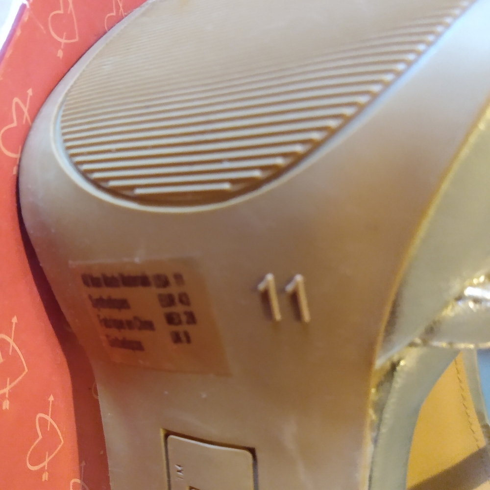 Gold metallic heels - Picture 5 of 5